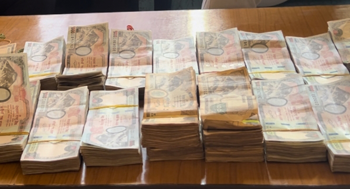 हुण्डीको २२ लाख रकमसहित दुई जना पक्राउ