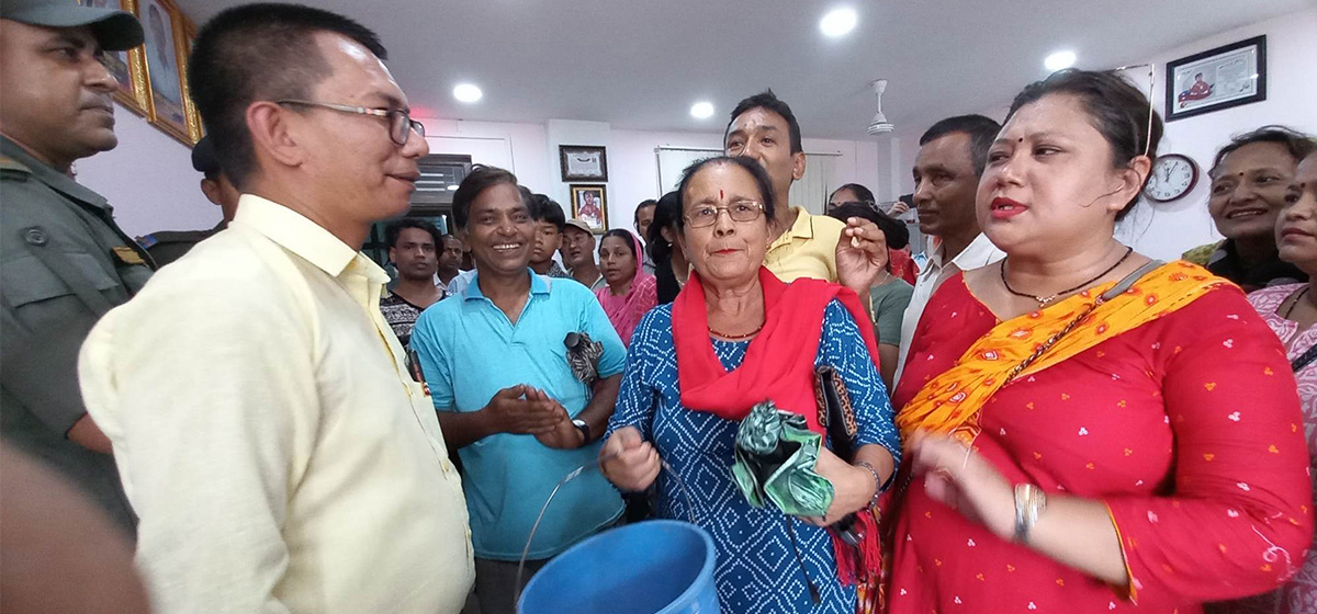 धरानमा खानेपानिको चरम अभाव, मेयर साम्पाङको कार्यकक्ष घेराउ